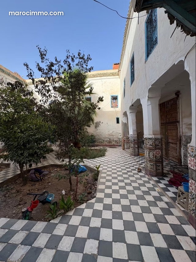 Somptueux riad à vendre 2mn de La Madrassa . Superficie 460 m² — 4