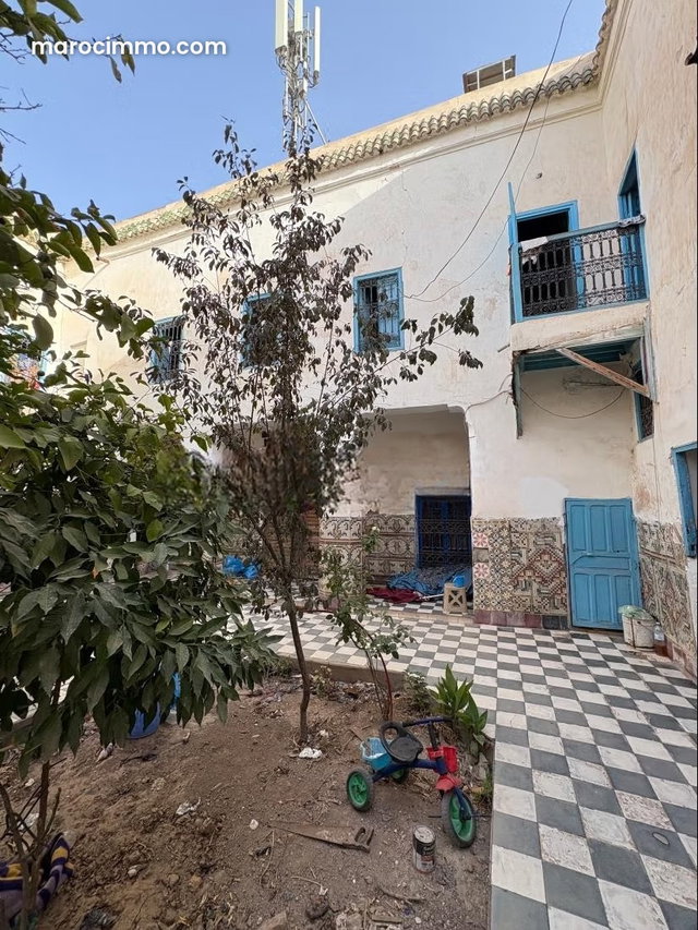 Somptueux riad à vendre 2mn de La Madrassa . Superficie 460 m² — 2