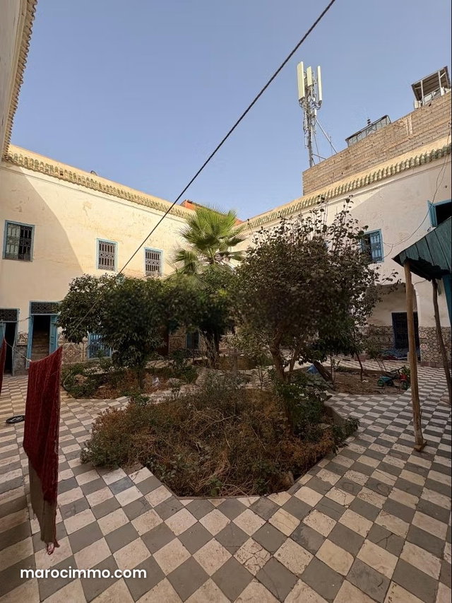 Somptueux riad à vendre 2mn de La Madrassa . Superficie 460 m² — 5