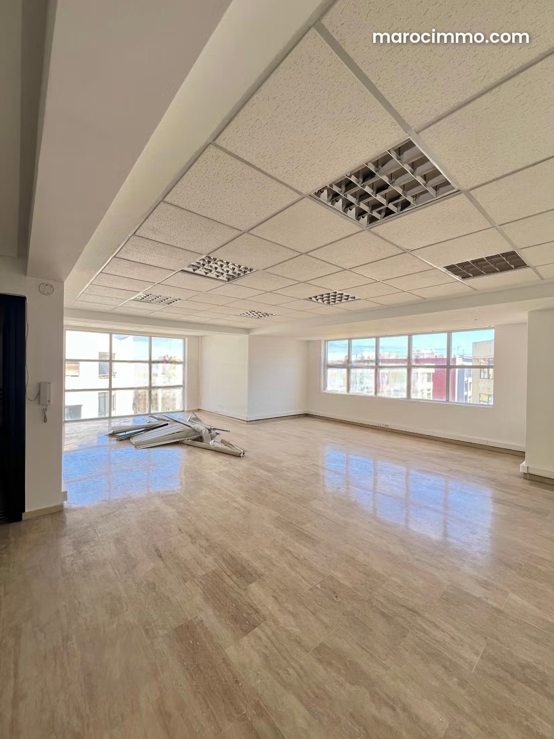 68 m² Office with Glazed Frontage, Maârif Extension, Casablanca — Casablanca