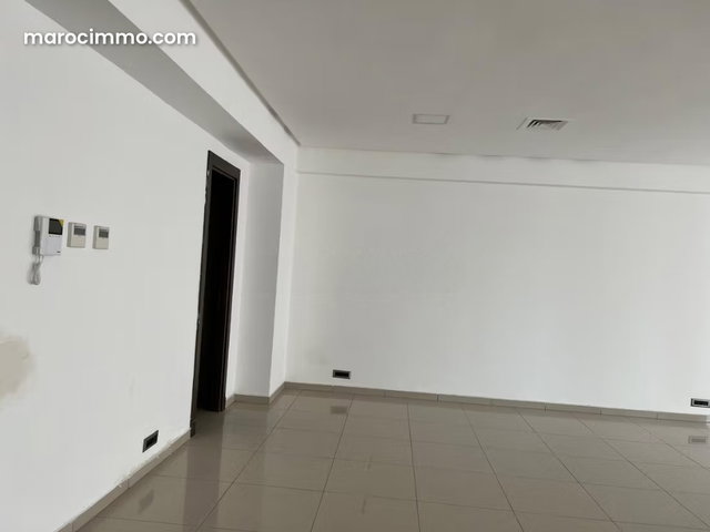 Bureau à abdelmoumen pour location — 2