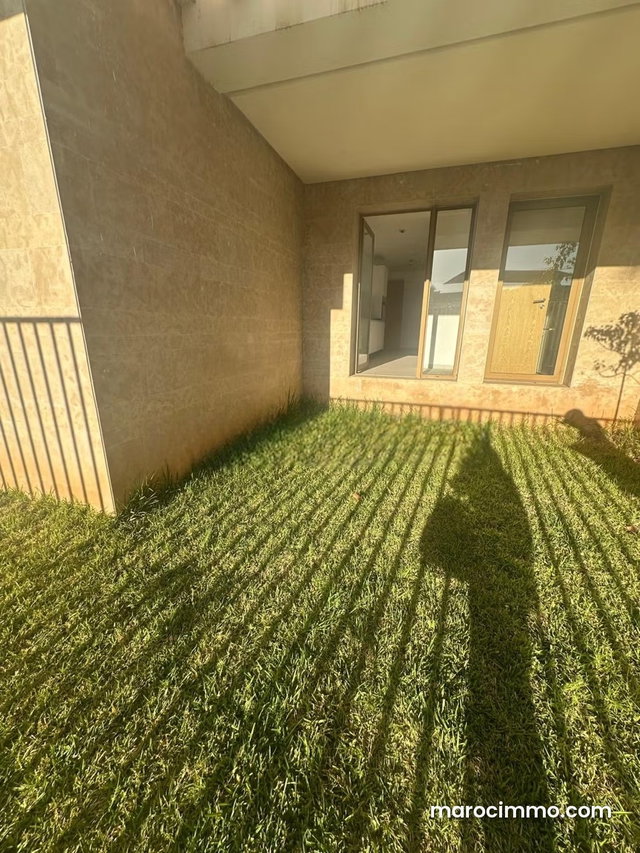Appartement à l'achat à Hay El Menzah. 5 pièces. Vue imprenable sur la mer, double vitrage — 5