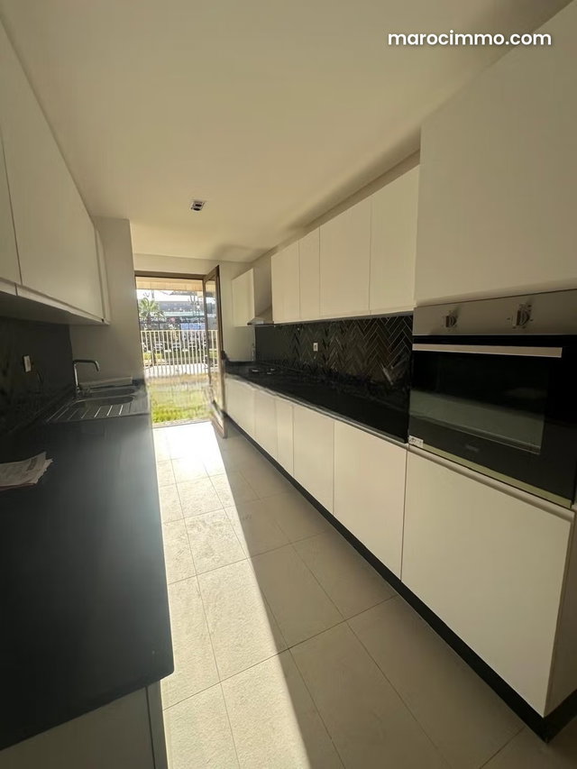 Appartement à l'achat à Hay El Menzah. 5 pièces. Vue imprenable sur la mer, double vitrage — 2