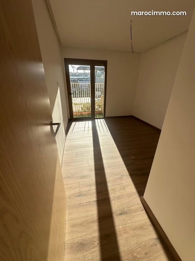 Appartement à l'achat à Hay El Menzah. 5 pièces. Vue imprenable sur la mer, double vitrage — 3