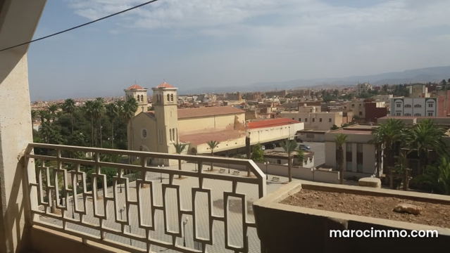 Grand bureau centre ville — وجدة