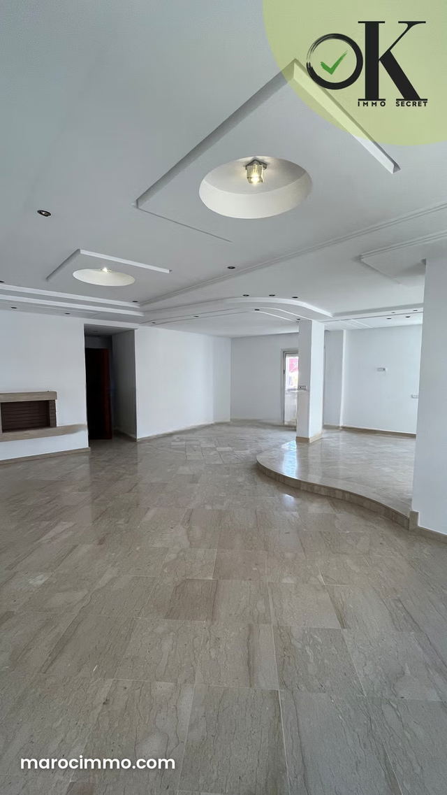 Bel appartement vide a louer — Tanger