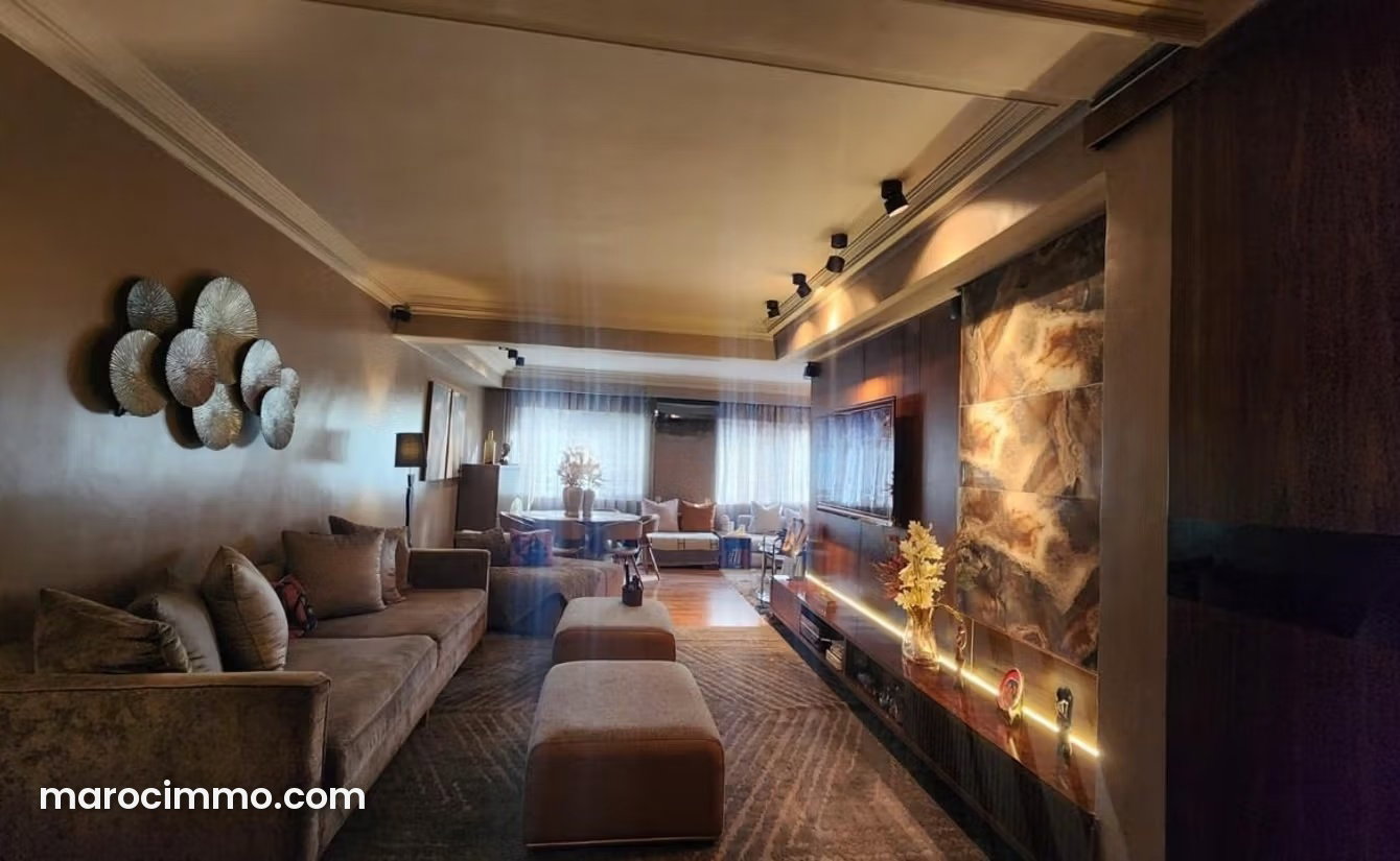 159 sqm Apartment with Triple Reception Room and Boulevard Maarif Views, Casablanca — Casablanca