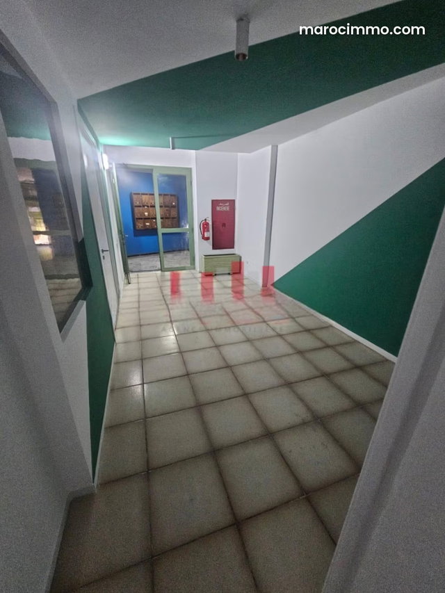 Beaux bureaux à louer à Casablanca. Surface totale 67 m². Avec ascenseur — 5
