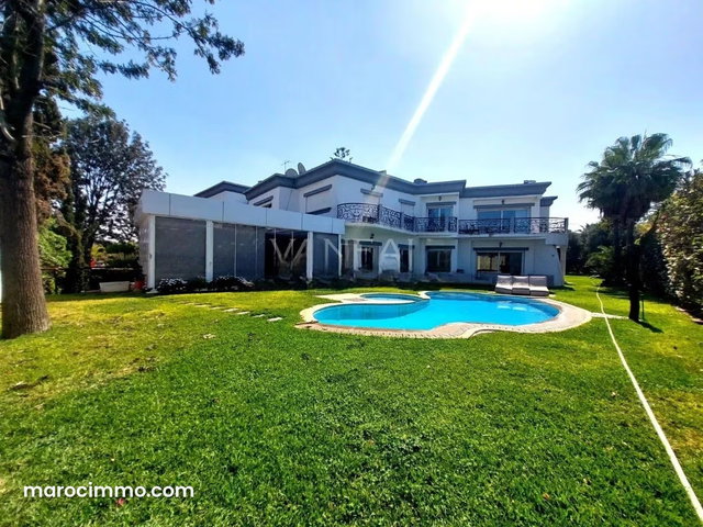 Luxury Villa for Sale in Californie Quarter 2,500 m² — 2