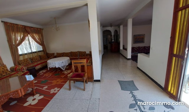 Sunny 400 m² Villa for Sale in Mabella — 2