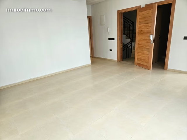 A louer Appt neuf non meublé — 5