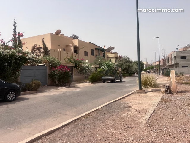 Terrain à vendre à Hay Targa. Surface totale 430 m² — 2