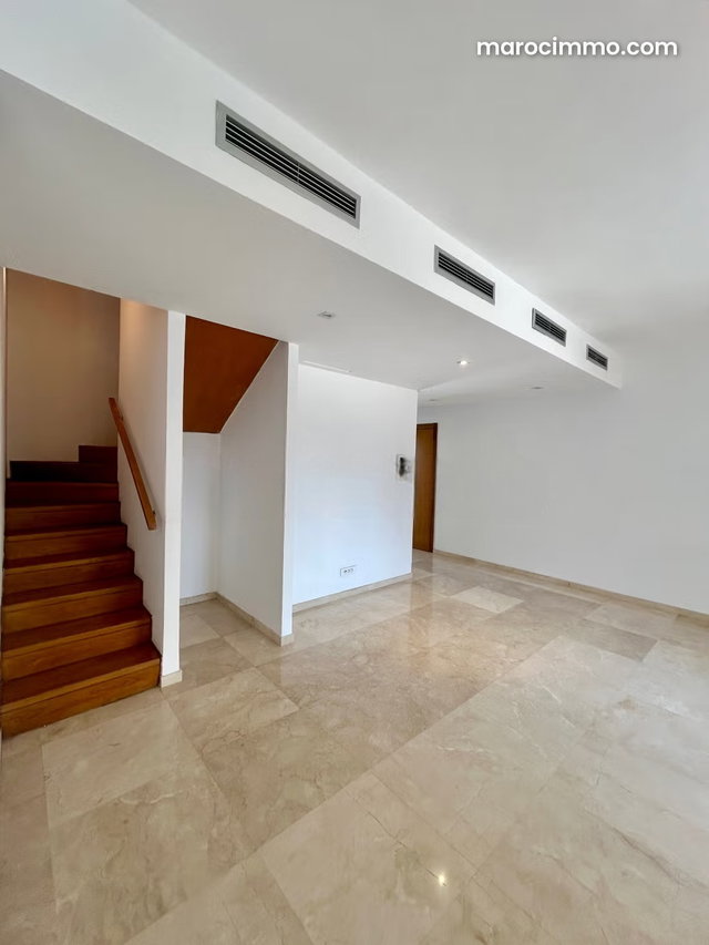 Magnifique appartement Triplex à louer — 3