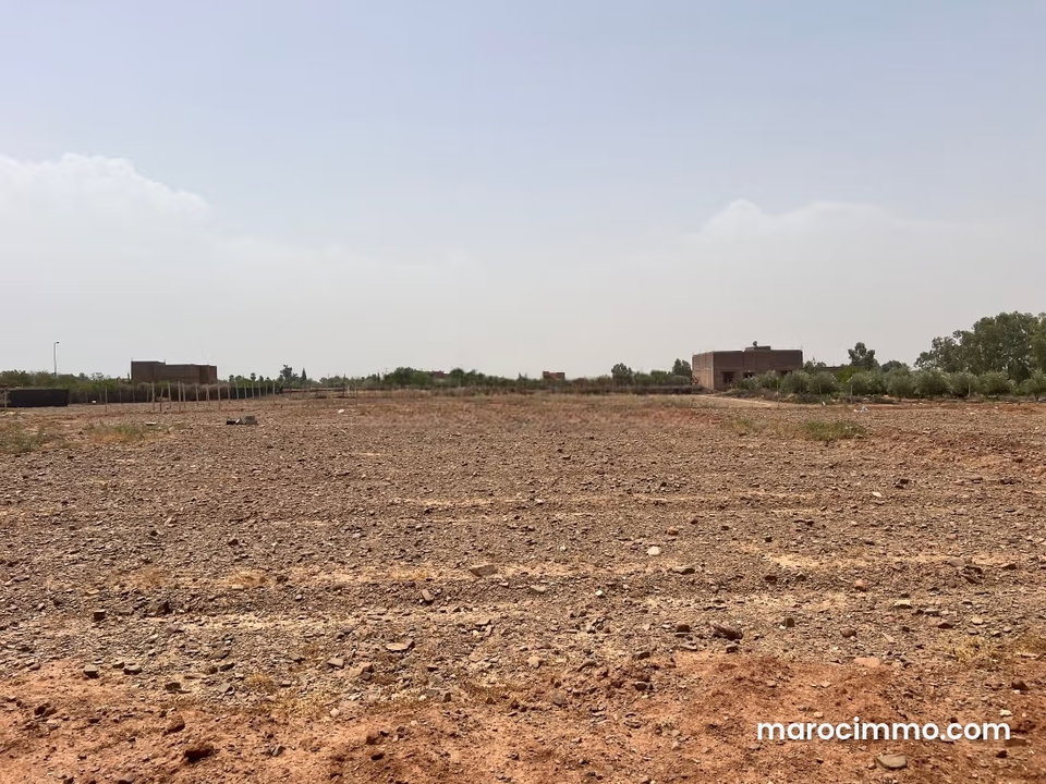 Achat de terrain à Route de l'Ourika. Surface totale 2000 m²