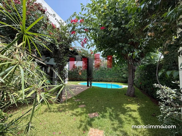 Superb Villa for Rent in Ain Diab. Total Area 500 m². Fully Equipped with Pool and Fireplace — 3