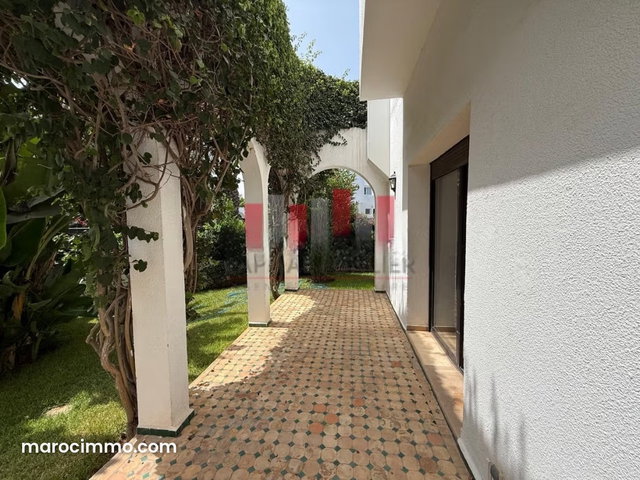 Superb Villa for Rent in Ain Diab. Total Area 500 m². Fully Equipped with Pool and Fireplace — 5