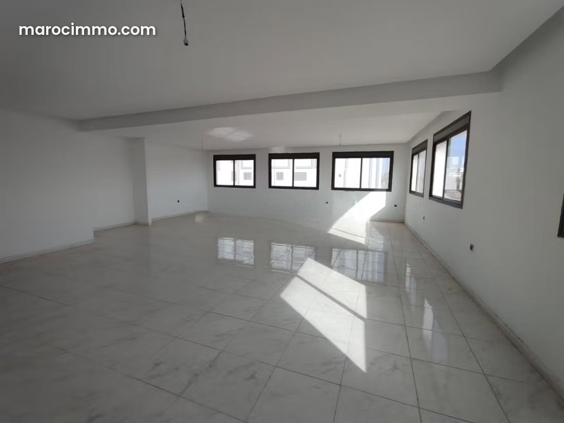 63 sqm office for sale in Ain Attig, professional-use building — Ain Attig