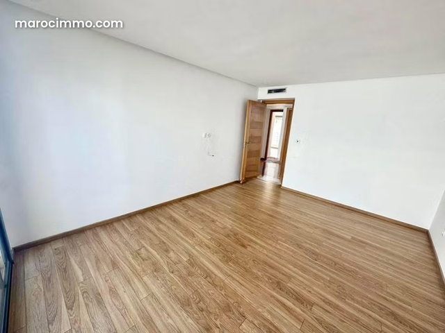 Dar Bouazza Villa à Vendre de 4 Chambres avec une piscine résidence sécurisée — 5