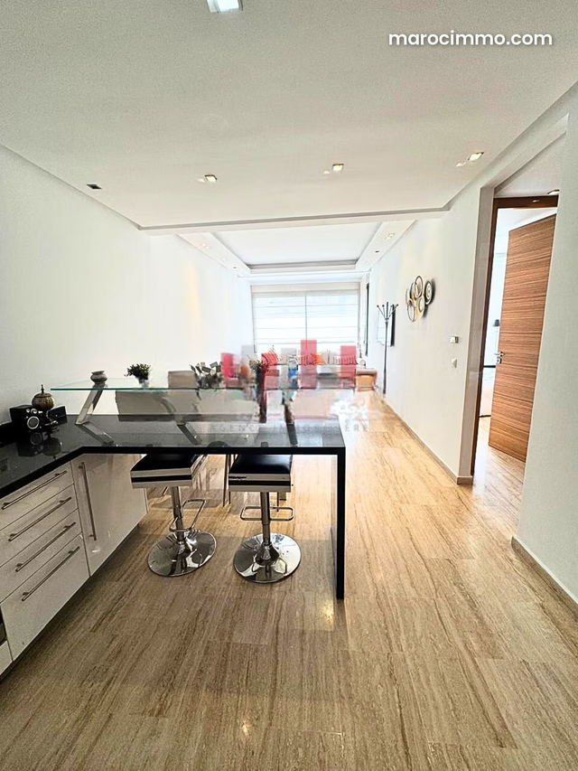 Superbe meublé – lumineux – balcon – sans vis a vis — Casablanca