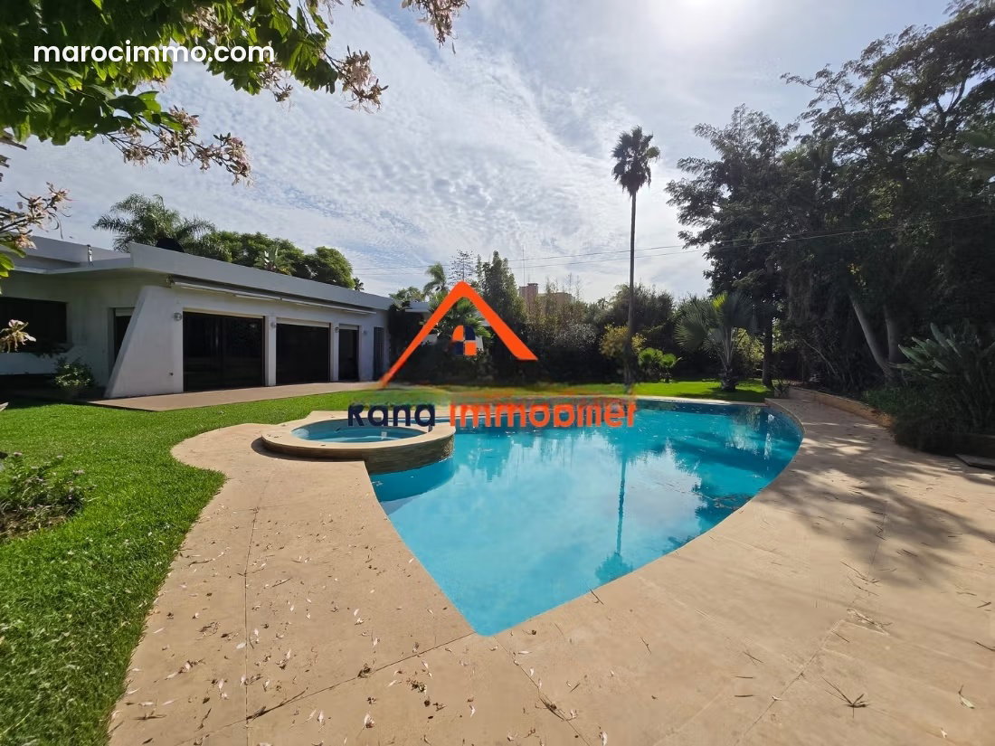 Villa 2000 m² avec piscine et jardin à louer, Souissi, Rabat — Rabat