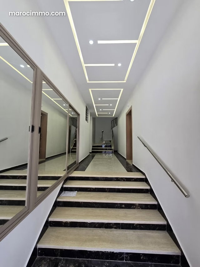 Superbe appartement à vendre à Martil. 3 chambres agréables. Meublé — 5