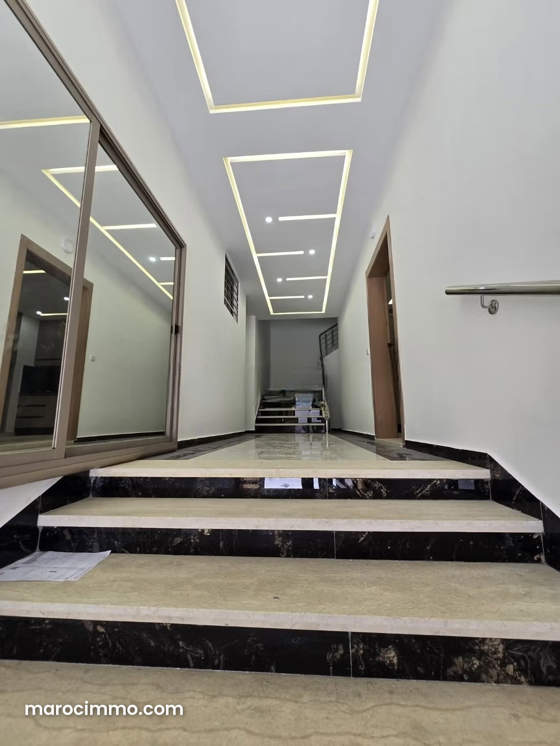 Furnished apartment for sale in Martil, 3 bedrooms, west-facing — Martil