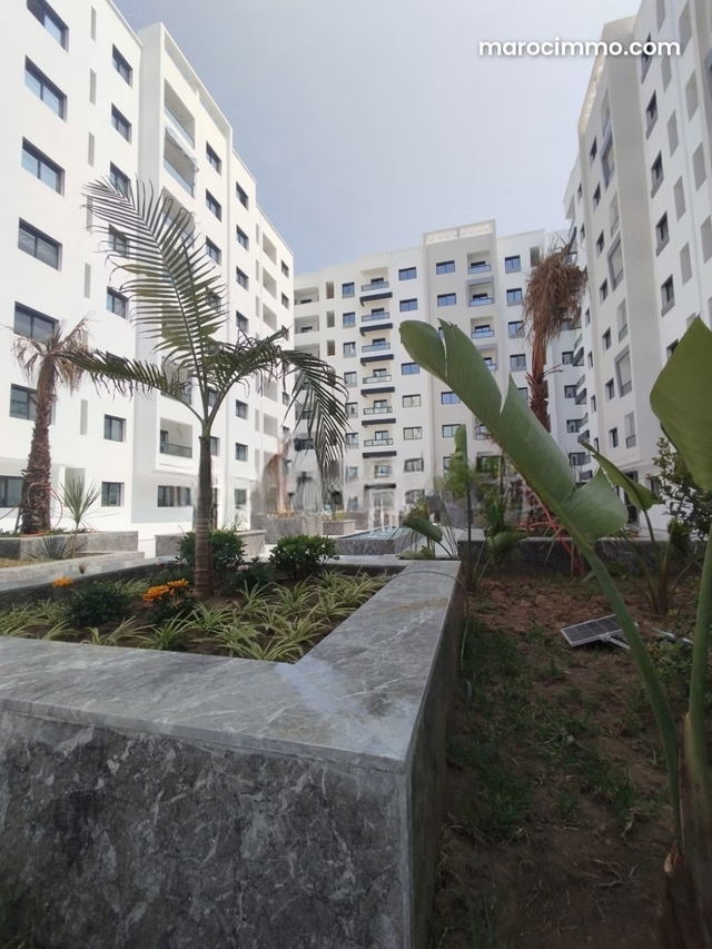 Appartement à l'achat à Hay Hassani. 3 pièces. Jardin et ascenseur — Tanger