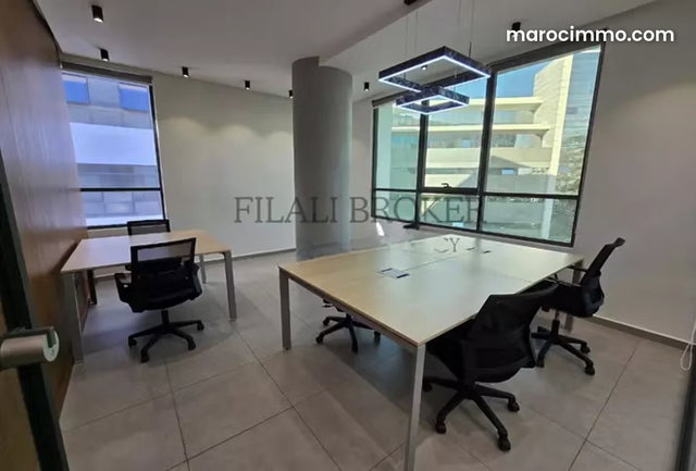 Beaux bureaux à louer à Sidi Maarouf. Surface de 148 m². Porte blindée et résidence sécurisée — 3