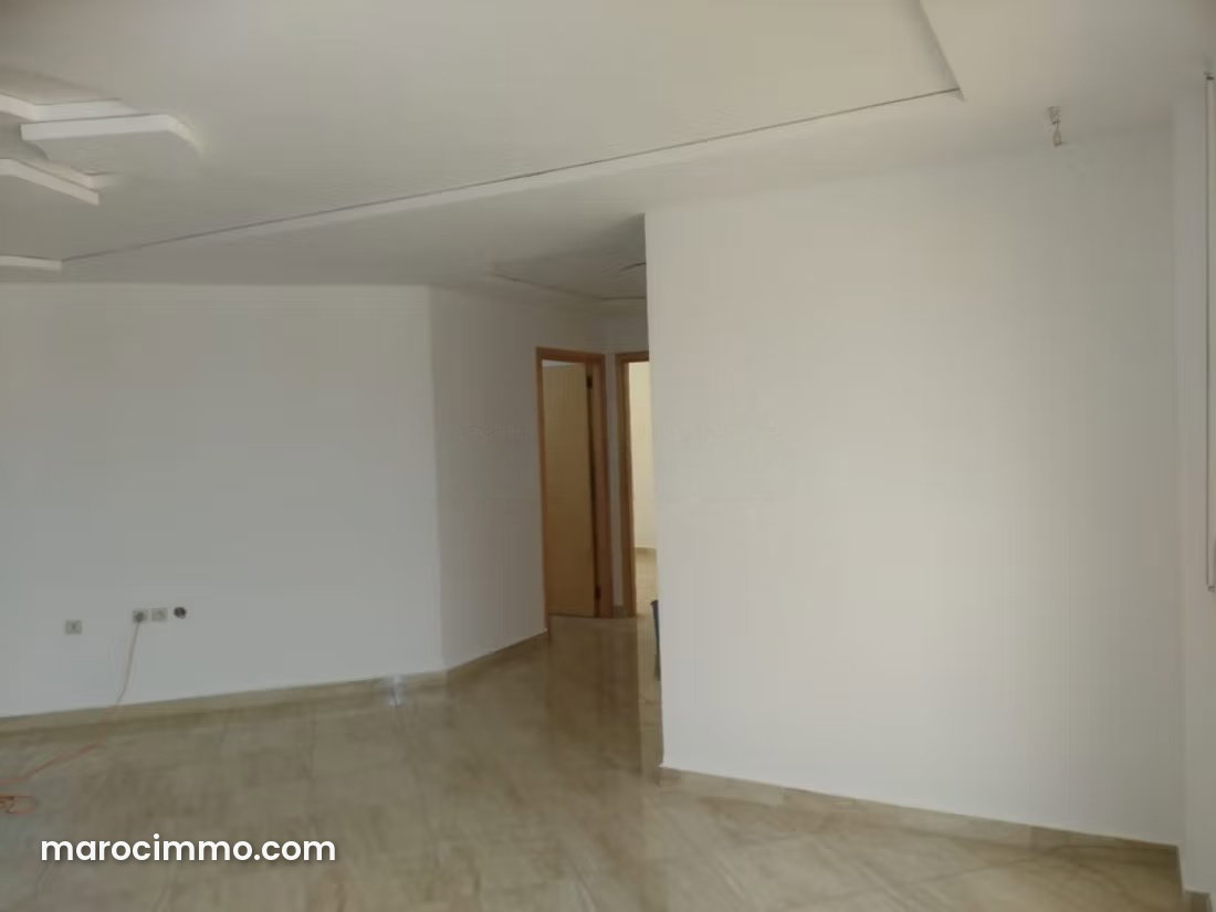 5-Room Apartment in Hay Lazaret, Oujda, South-Facing — Oujda