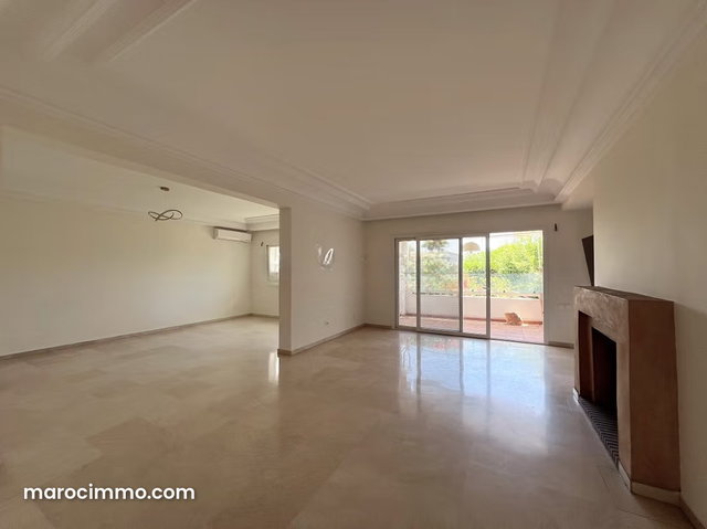 Louez cet appartement à CIL. Superficie 220 m² 4 chambres — 3