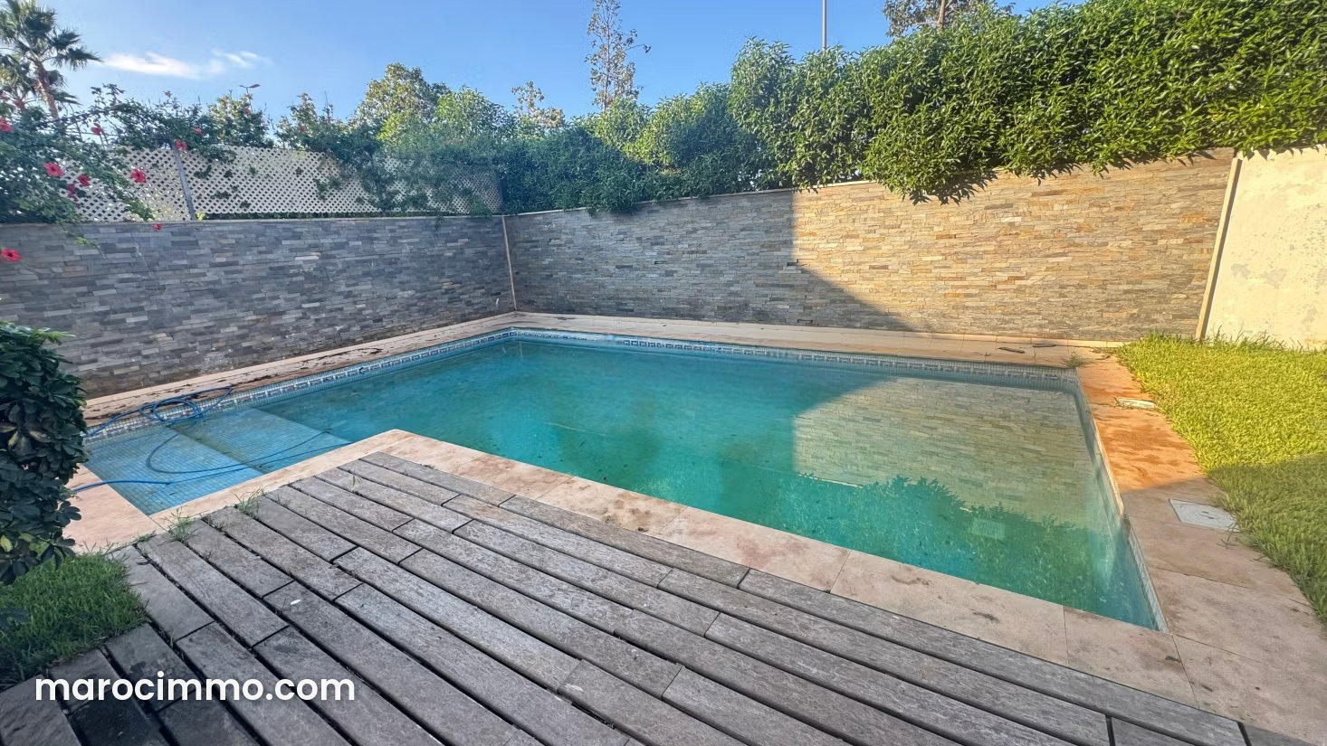 618 sqm Villa with Pool and Garden, Central Bouskoura — Bouskoura