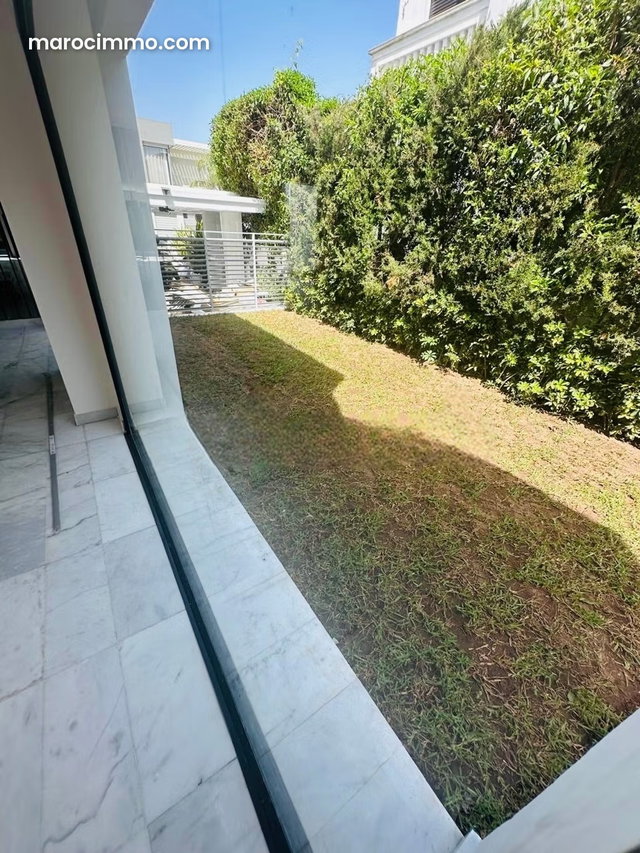 À VENDRE villa 361 m2 de luxe Bouskoura Ville Verte. Superficie 371 m². Places de parking et terrasse — 4