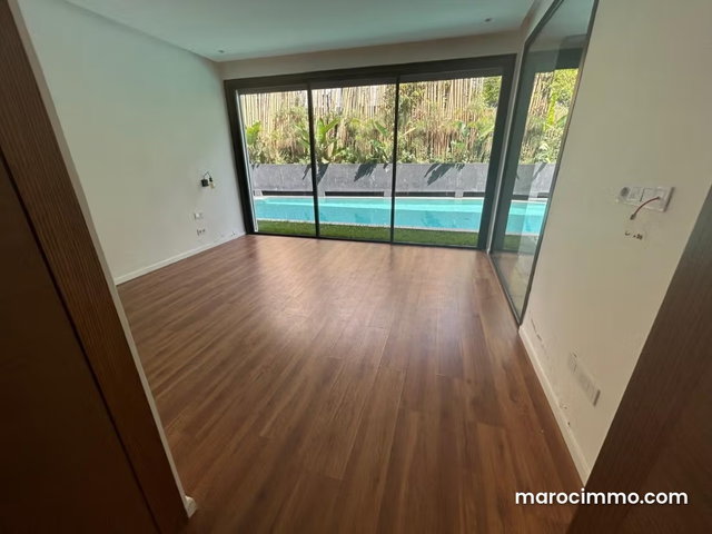 Villa 4CH à Louer El Menzeh — 4