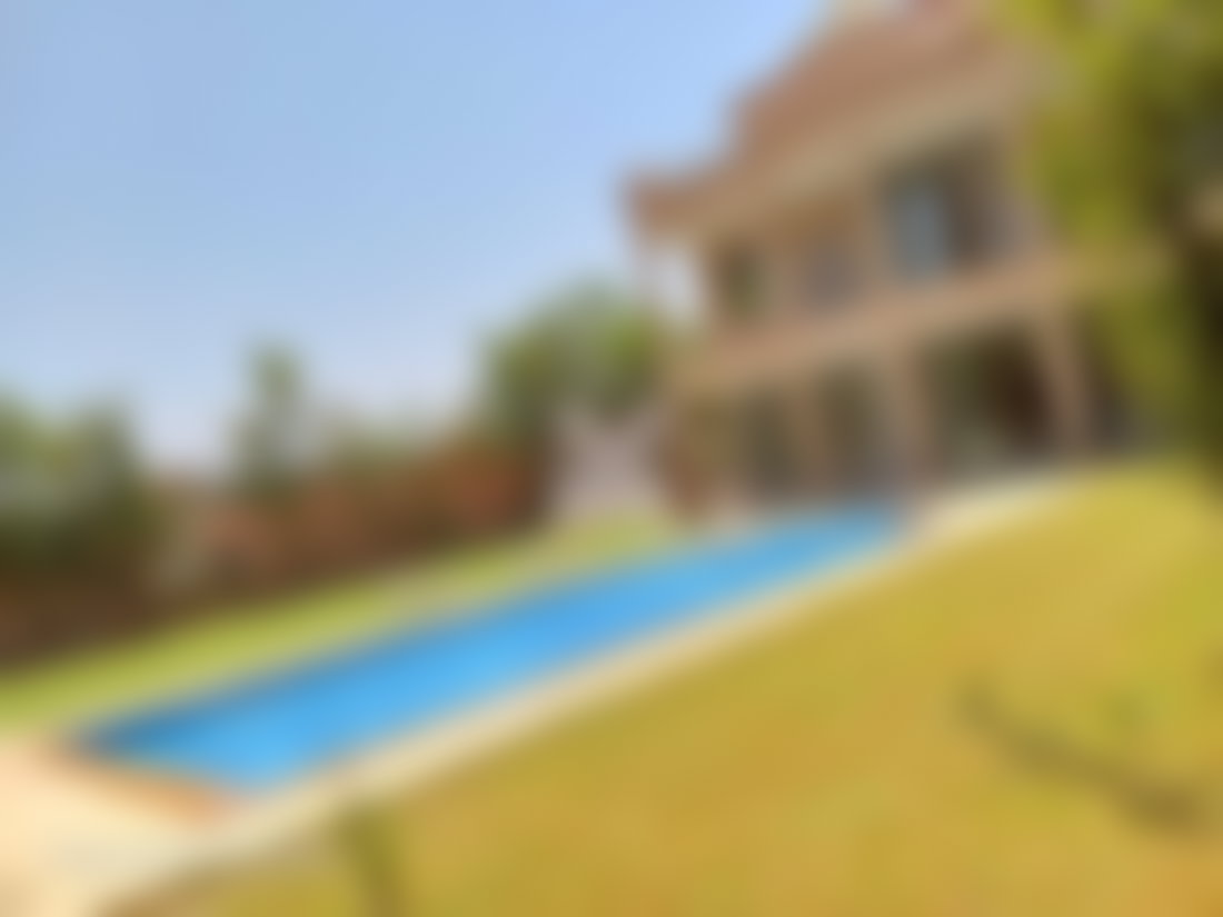 760 sqm Villa, 5 Bedrooms, Garden and Terrace in Marrakech