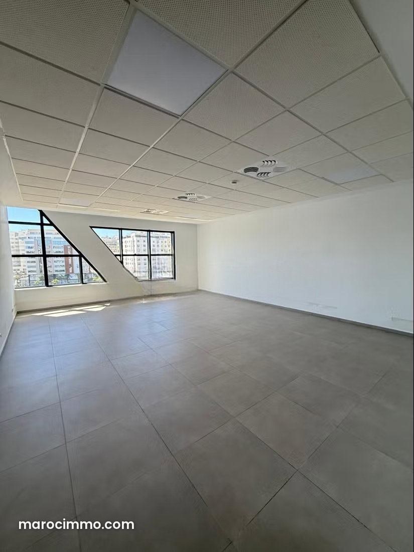 50 m² Office in Mozart, Tangier, Top Floor with Lift — Tangier