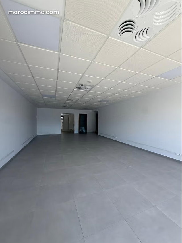 Bureaux en location à Mozart. Superficie 122 m². Double vitrage et porte blindée — 3