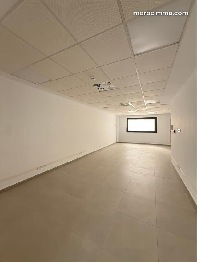 Bureaux en location à Mozart. Superficie 122 m². Double vitrage et porte blindée — 5