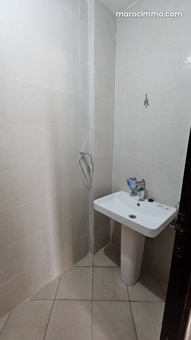 Appartement à vendre à Hay Salam. Superficie 74 m². Sécurisé 24/24 — 2