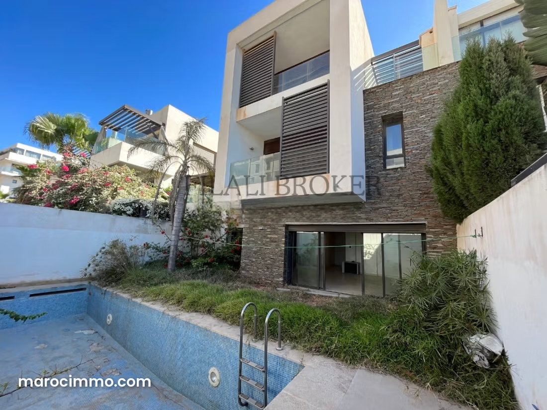 500 m² Villa with Swimming Pool for Sale, Aïn Diab, Casablanca — Casablanca