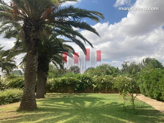 Somptueuse villa à vendre à Bouskoura. 6 belles chambres. Places de stationnement et jardin — 5