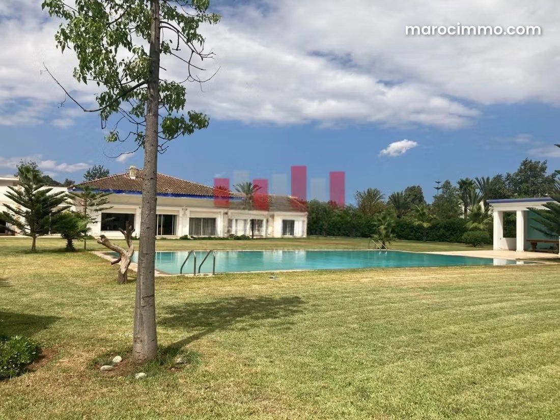 Estate Villa on One Hectare, Central Bouskoura, Garden and Pool — Bouskoura