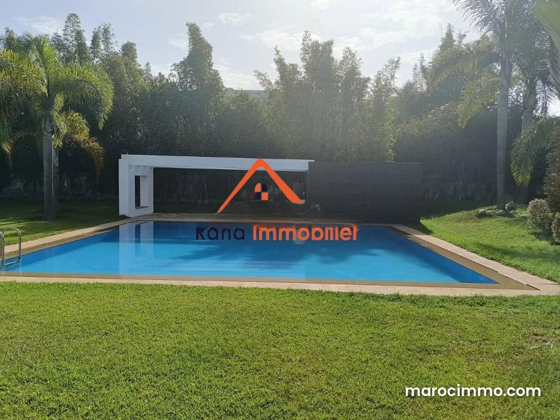 Villa 2000 m² avec piscine et jardin à louer, Souissi, Rabat — Rabat