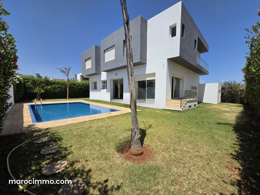 Villa neuve 530 m², piscine et jardin à Bouskoura centre — Bouskoura