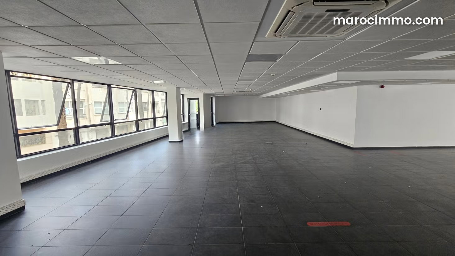 Brand-new 247 sqm office with terrace, Moulay Youssef, Casablanca — Casablanca