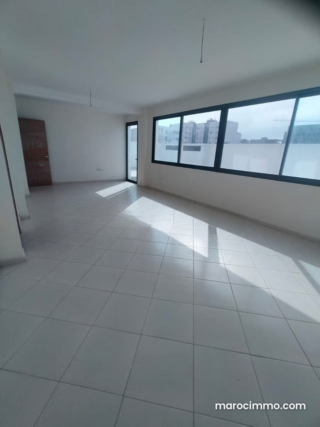 A saisir: des plateaux de bureaux neufs à louer au centre ville — Agadir