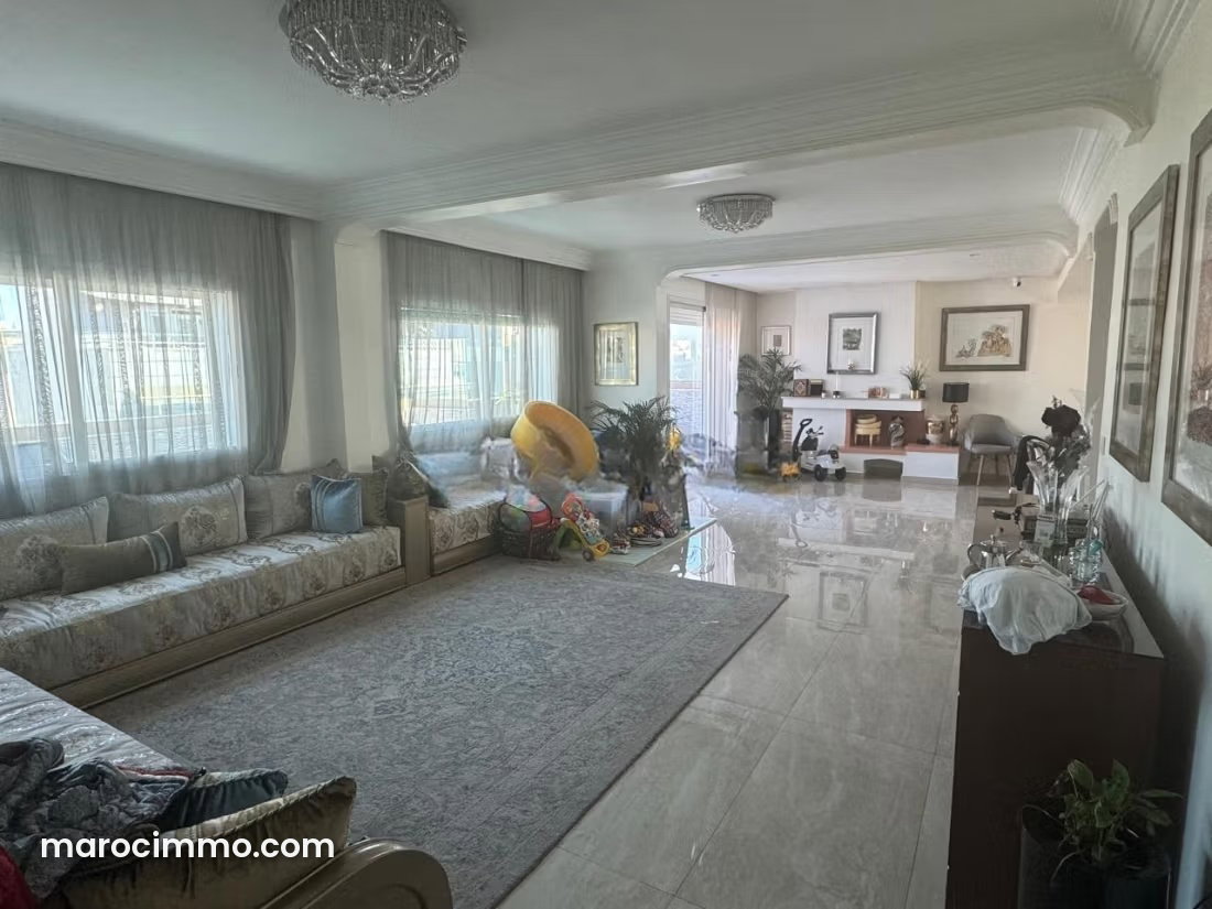 220 sqm Apartment with Terrace and Garage, Palmier, Casablanca — Casablanca
