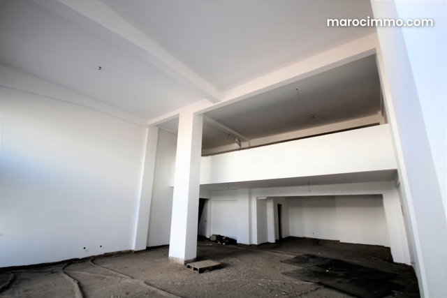 Racine a saisir top local commercial 2 rideaux — 2