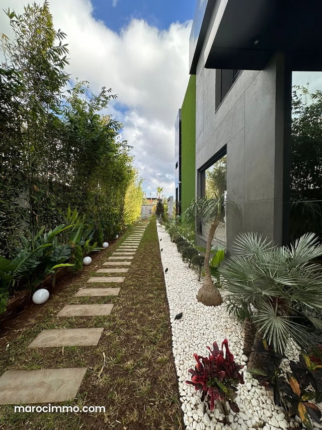 Villa de haut standing à vendre à Ville Verte. Surface de 800 m². Bien meublé — 2