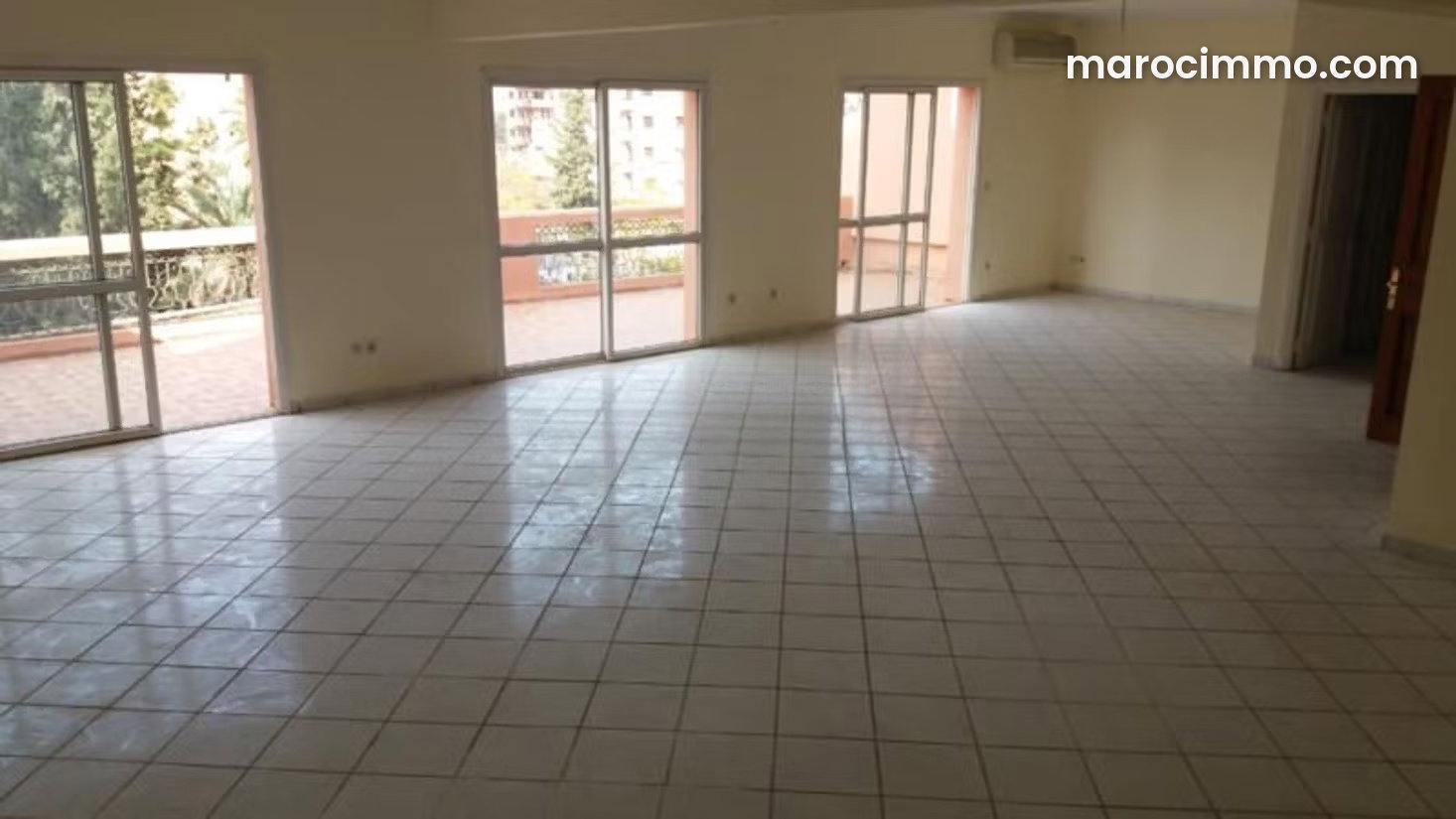 Local commercial 110 m² à louer à Guéliz, Marrakech — Marrakech