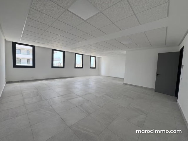 Bureau Prime Neuf 810 M² En Location Sur CFC — 2